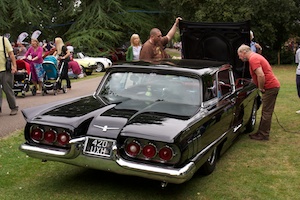 Large American car (Ford Thunderbird)