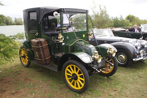 1904 Renault taxi (meter running since 1905...)